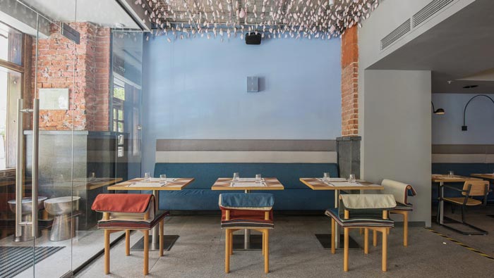 两层海鲜餐厅餐区装修设计效果图