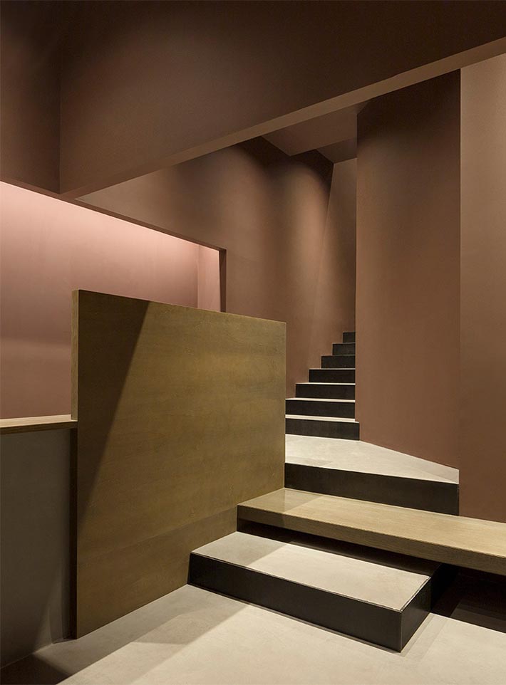 精致中餐厅楼梯装修设计效果图